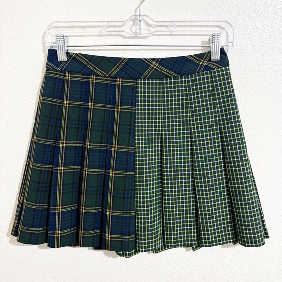 Aritzia Sunday Best Olive Pleated High-Waisted Micro Mini Skirt in Green Plaid - Picture 1 of 8